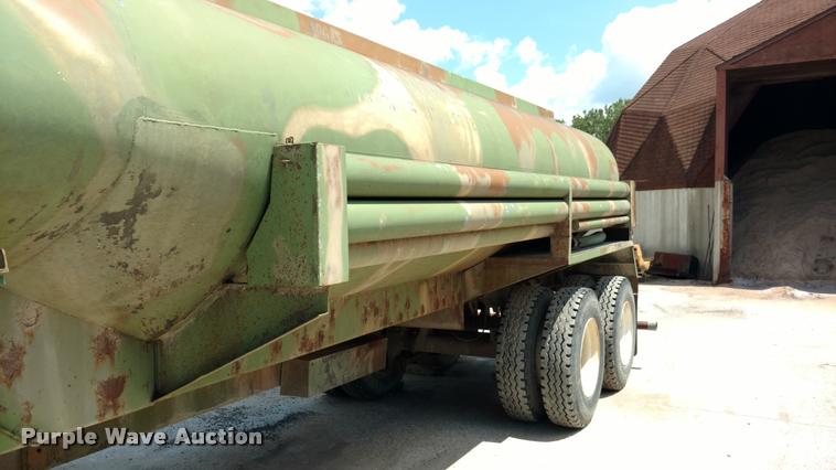 image for item DI9810 1967 Fruehauf tank trailer