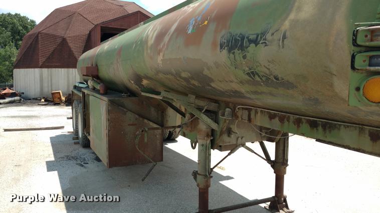 image for item DI9810 1967 Fruehauf tank trailer