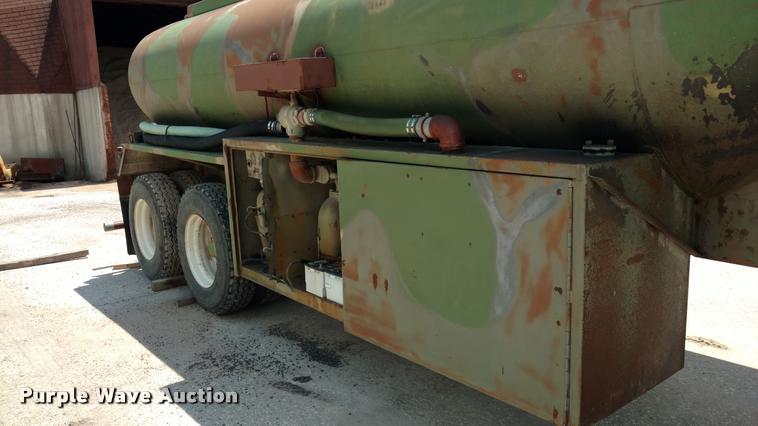 image for item DI9810 1967 Fruehauf tank trailer