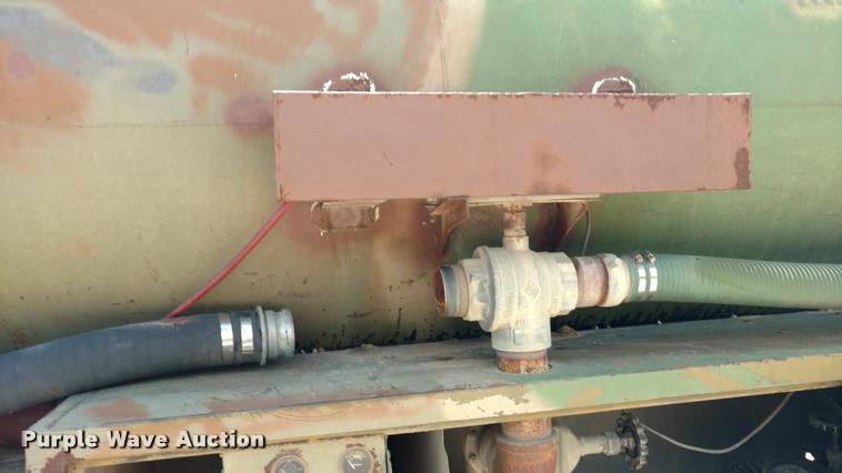 image for item DI9810 1967 Fruehauf tank trailer