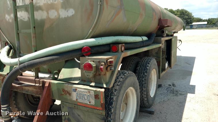 image for item DI9810 1967 Fruehauf tank trailer