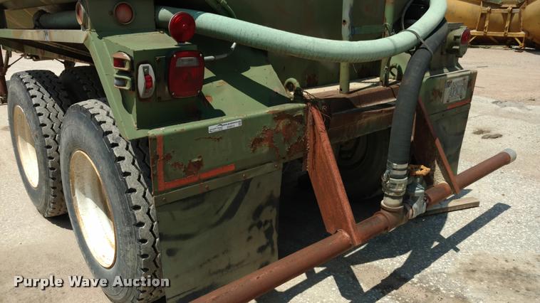 image for item DI9810 1967 Fruehauf tank trailer