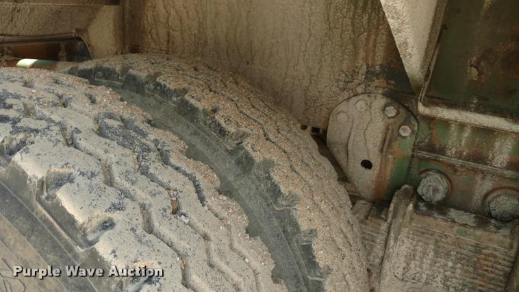 image for item DI9810 1967 Fruehauf tank trailer