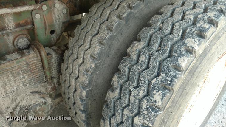 image for item DI9810 1967 Fruehauf tank trailer