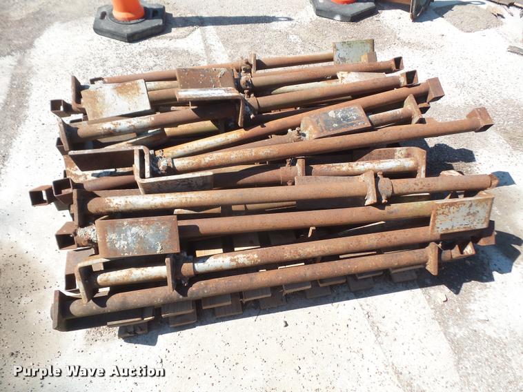 image for item DK9421 Approximately 25 walk plank brackets