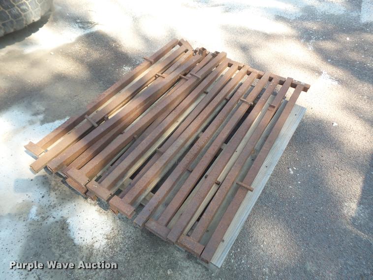 image for item DK9421 Approximately 25 walk plank brackets