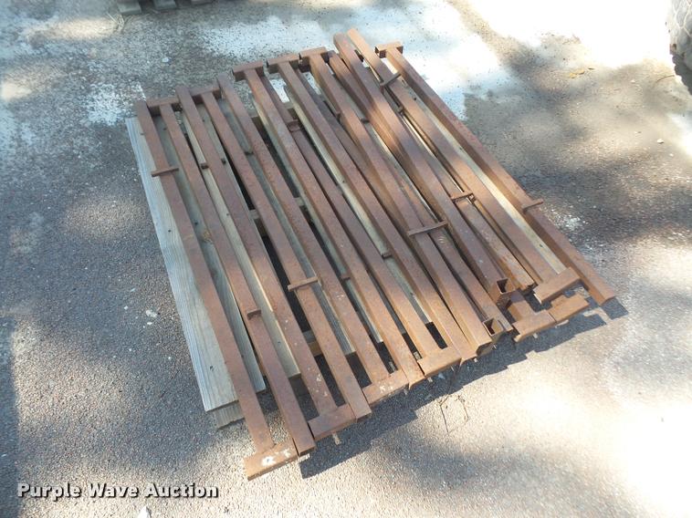 image for item DK9421 Approximately 25 walk plank brackets