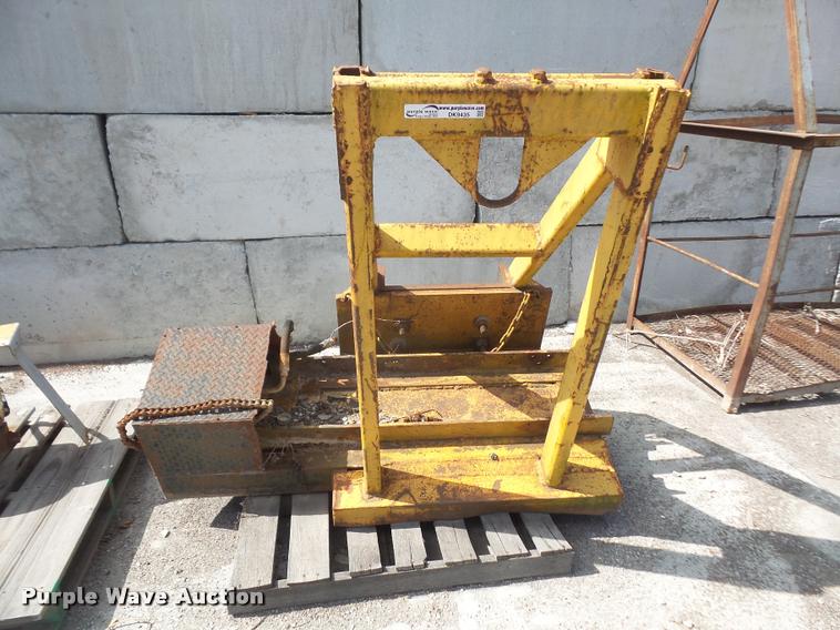 image for item DK9435 Motor grader winch mounting frame