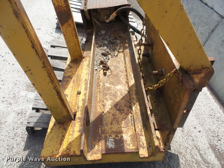 image for item DK9435 Motor grader winch mounting frame