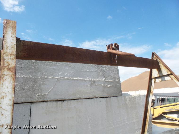 image for item DK9436 Man basket