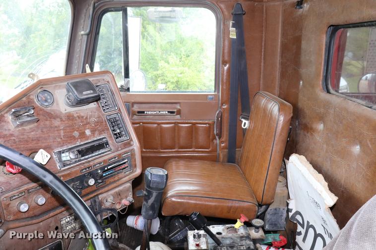 image for item DK9532 1988 Freightliner FLC dump truck