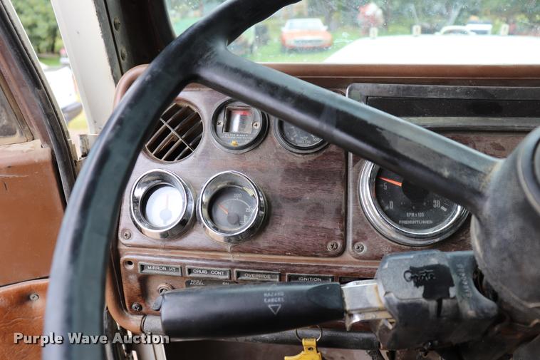 image for item DK9532 1988 Freightliner FLC dump truck