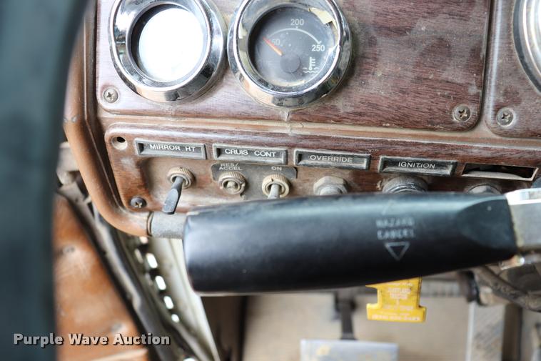 image for item DK9532 1988 Freightliner FLC dump truck