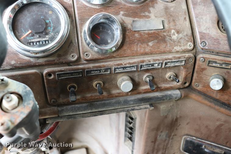 image for item DK9532 1988 Freightliner FLC dump truck