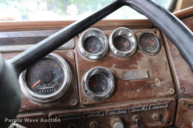 image for item DK9532 1988 Freightliner FLC dump truck