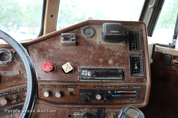 image for item DK9532 1988 Freightliner FLC dump truck