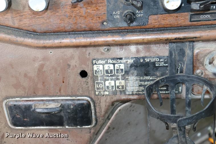 image for item DK9532 1988 Freightliner FLC dump truck