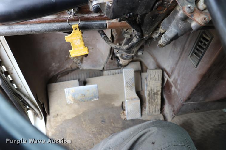 image for item DK9532 1988 Freightliner FLC dump truck