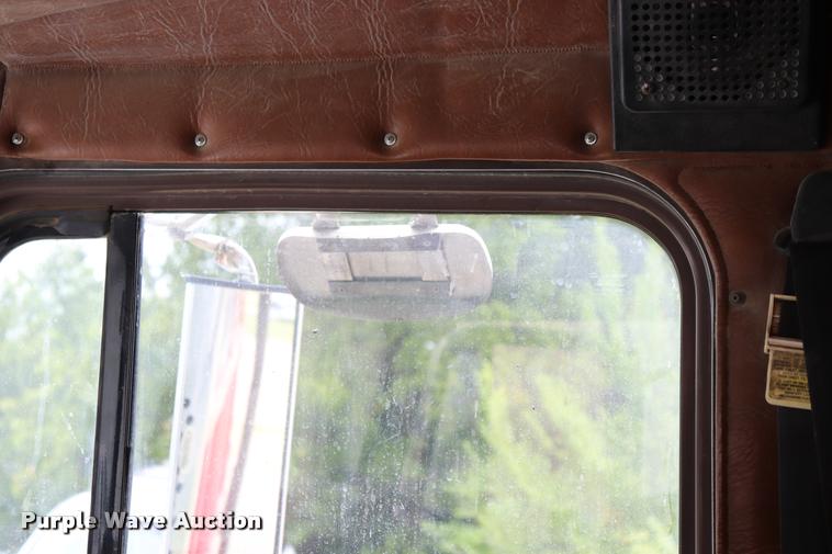 image for item DK9532 1988 Freightliner FLC dump truck