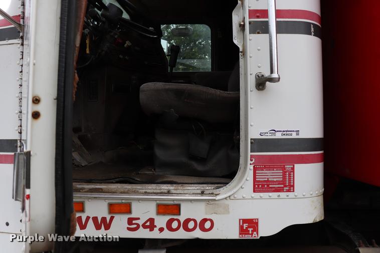 image for item DK9532 1988 Freightliner FLC dump truck