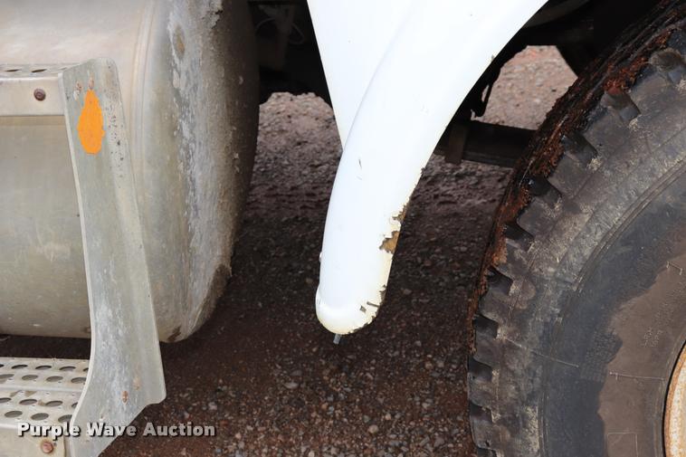 image for item DK9532 1988 Freightliner FLC dump truck