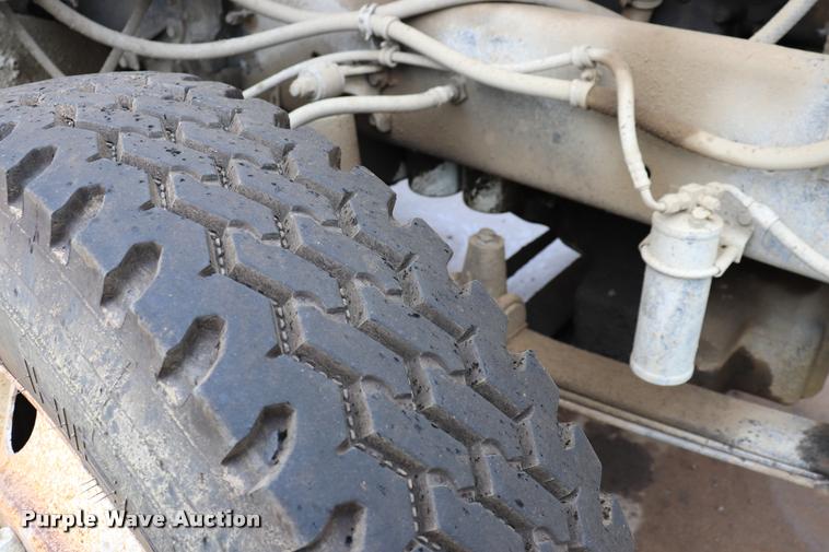 image for item DK9532 1988 Freightliner FLC dump truck