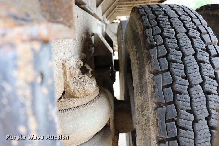 image for item DK9532 1988 Freightliner FLC dump truck