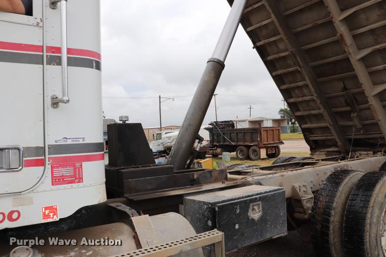 image for item DK9532 1988 Freightliner FLC dump truck