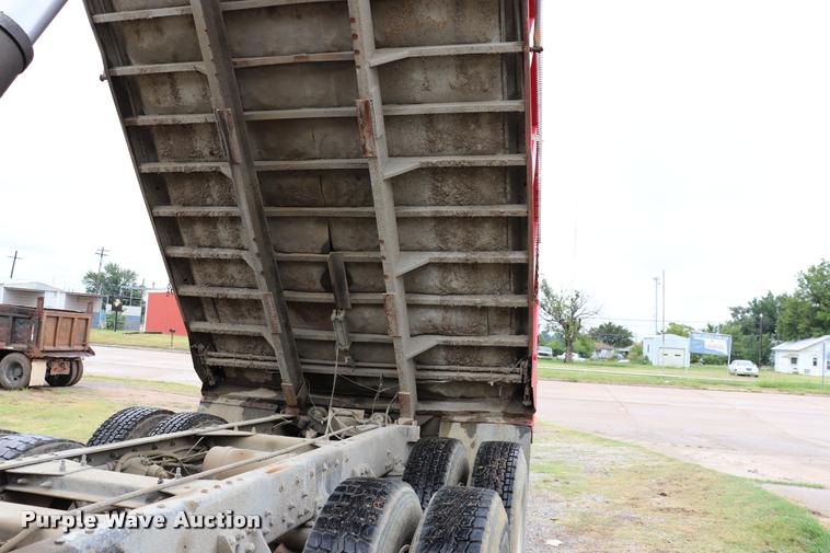 image for item DK9532 1988 Freightliner FLC dump truck