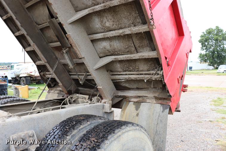 image for item DK9532 1988 Freightliner FLC dump truck