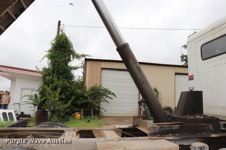 image for item DK9532 1988 Freightliner FLC dump truck