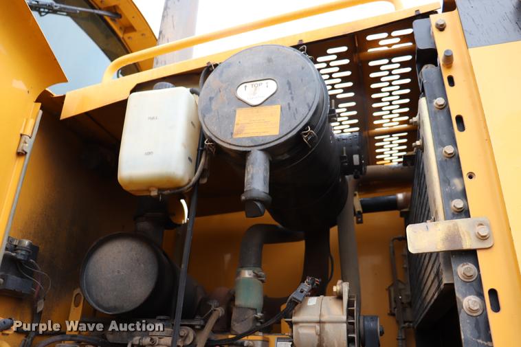 image for item DK9535 2000 John Deere TC62H wheel loader