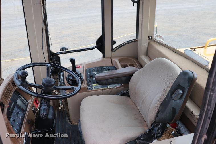 image for item DK9535 2000 John Deere TC62H wheel loader