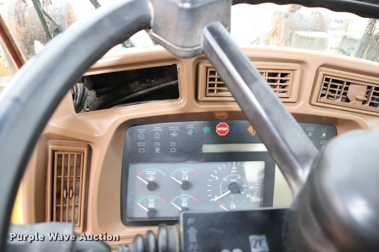 image for item DK9535 2000 John Deere TC62H wheel loader