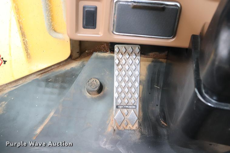 image for item DK9535 2000 John Deere TC62H wheel loader