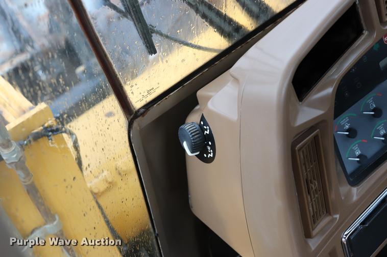 image for item DK9535 2000 John Deere TC62H wheel loader