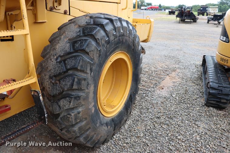 image for item DK9535 2000 John Deere TC62H wheel loader