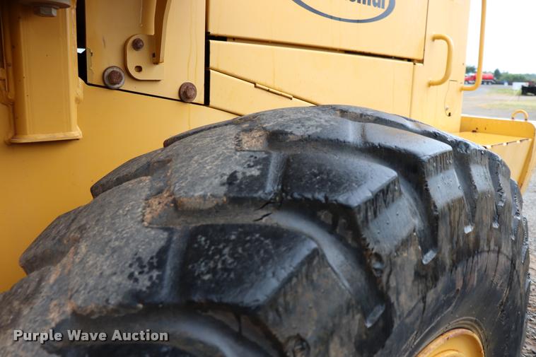 image for item DK9535 2000 John Deere TC62H wheel loader