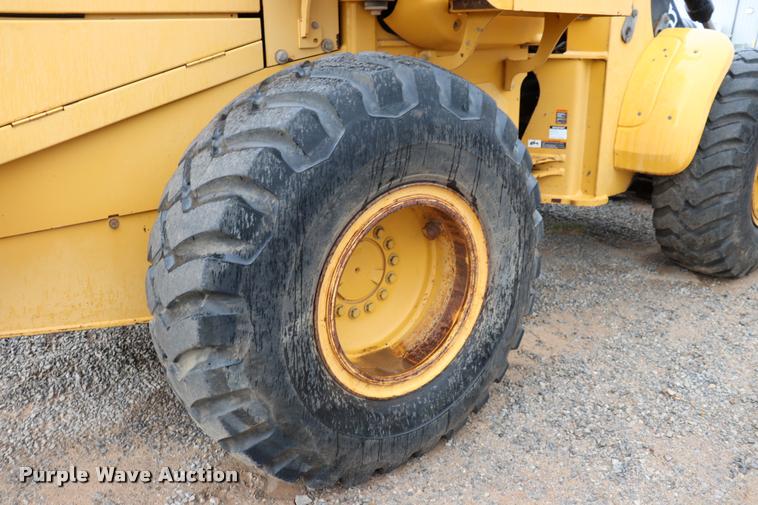 image for item DK9535 2000 John Deere TC62H wheel loader