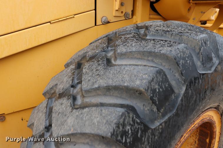 image for item DK9535 2000 John Deere TC62H wheel loader