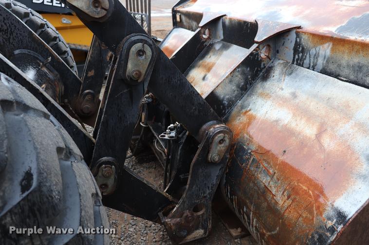 image for item DK9535 2000 John Deere TC62H wheel loader