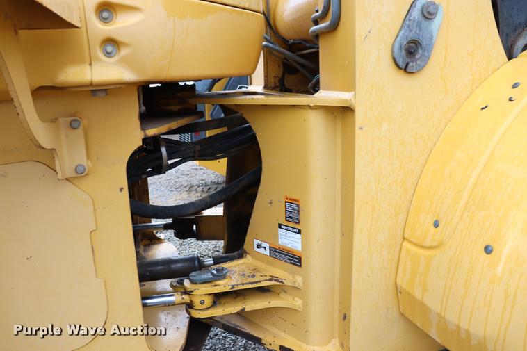 image for item DK9535 2000 John Deere TC62H wheel loader