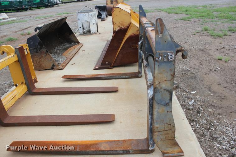 image for item DK9535 2000 John Deere TC62H wheel loader