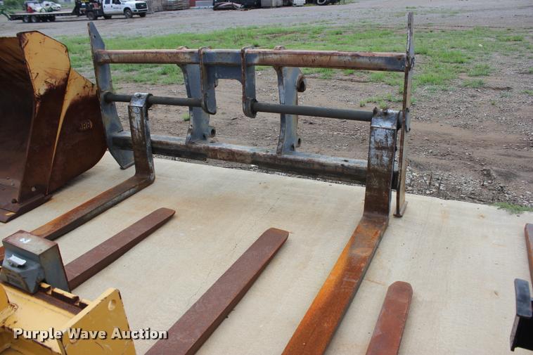 image for item DK9535 2000 John Deere TC62H wheel loader