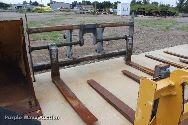 image for item DK9535 2000 John Deere TC62H wheel loader