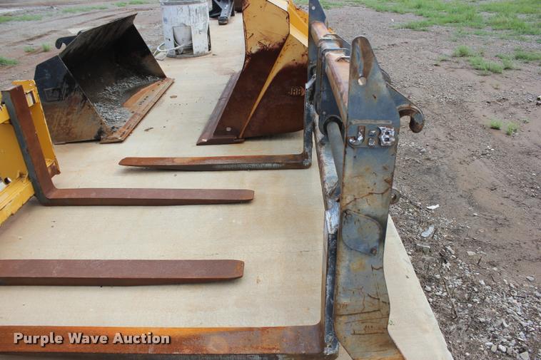 image for item DK9535 2000 John Deere TC62H wheel loader