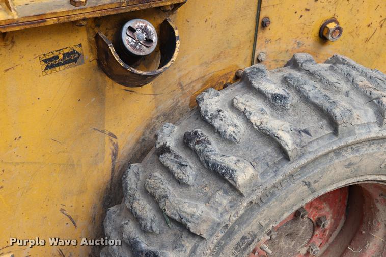 image for item DK9537 1970 Case 1530 skid steer