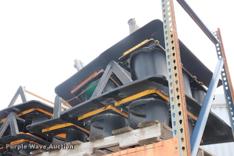 image for item DK9542 Approximately 60 signal heads