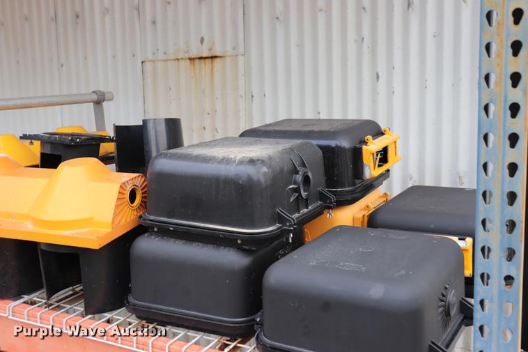 image for item DK9542 Approximately 60 signal heads