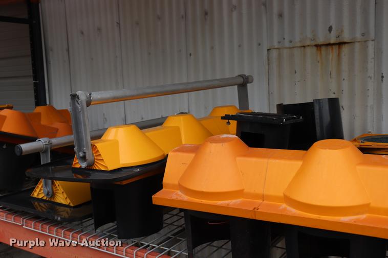 image for item DK9542 Approximately 60 signal heads